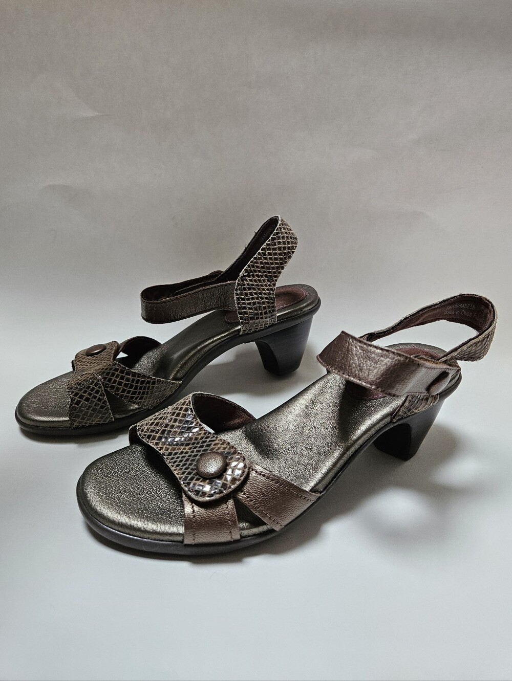 Aravon Comfort Sandal By New Balance- Bronze Sz 7 Like New Condition - Picture 9 of 9